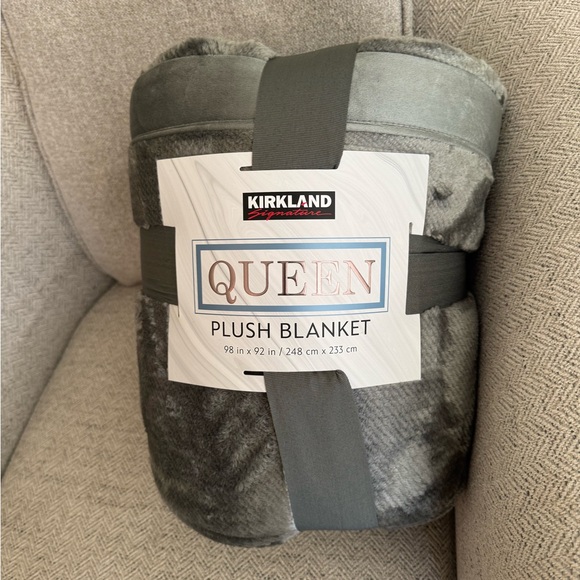 NWT Olive Green Plush Queen Blanket - Picture 7 of 7